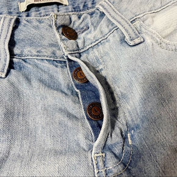 3/W26 Hollister Light Wash Triple Button Fly Cuffed Jean Shorts - Picture 3 of 5